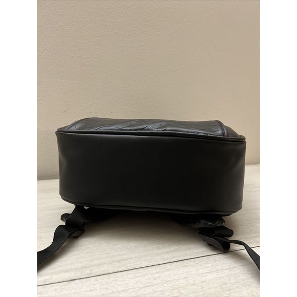 Guess Los Angeles KAMRI Travel Laptop Backpack Black Signature Embossed NWT - Picture 8 of 15